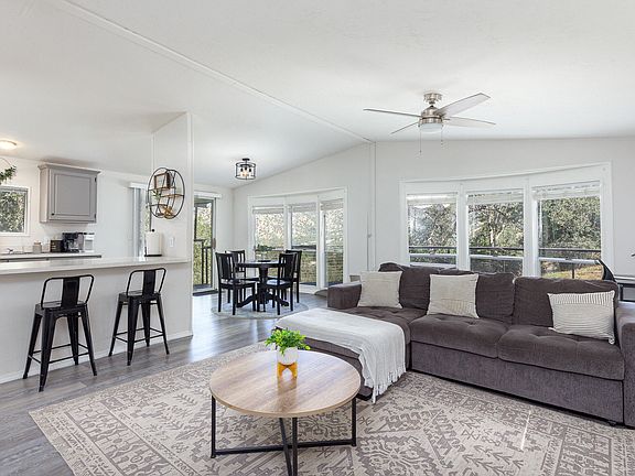 3rd image of 43747 Oak Drive