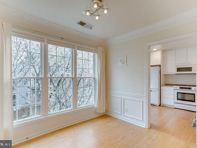 7046 Falls Reach Dr #304 — Photo 11