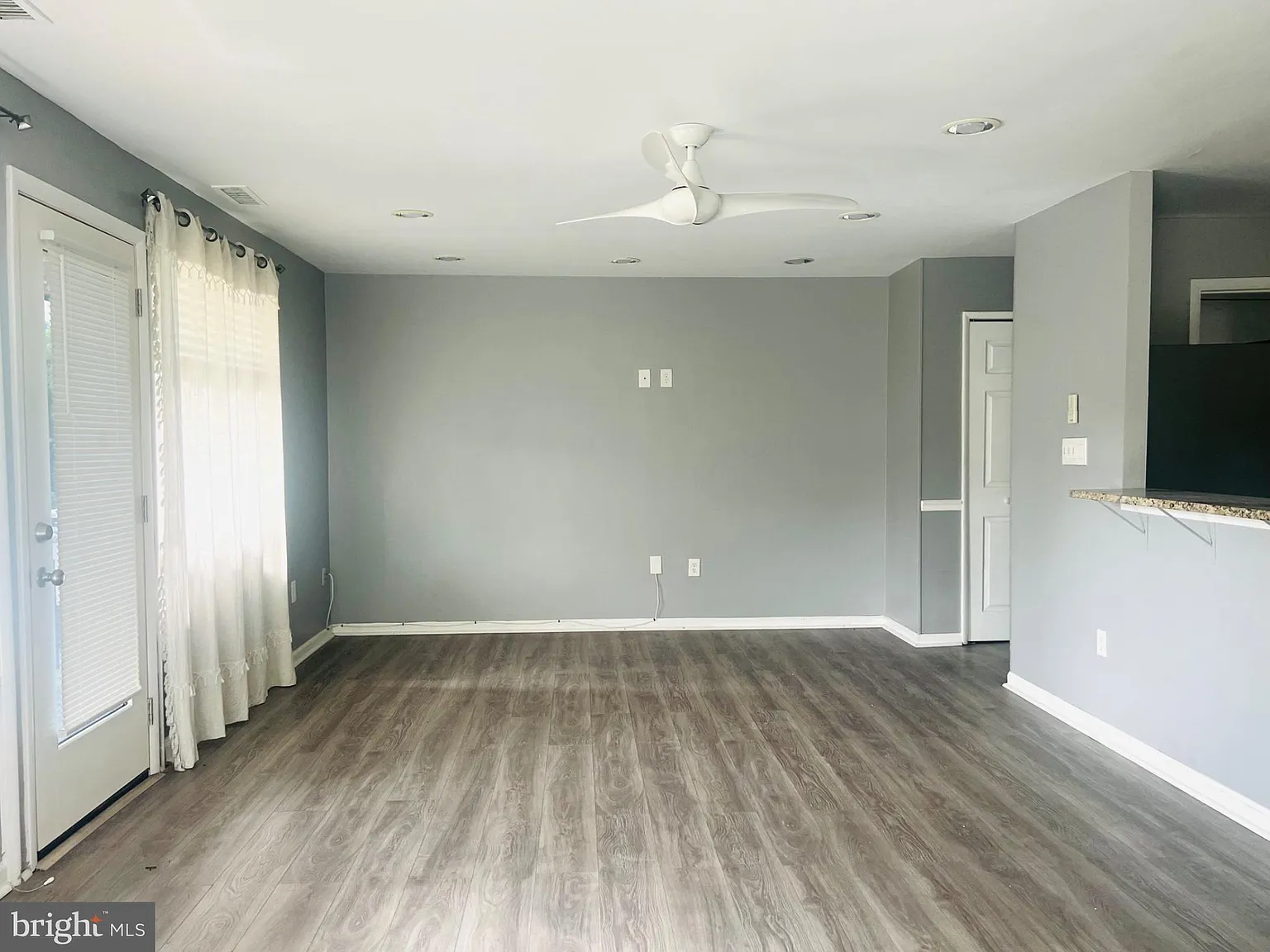 2 bed, 1.0 bath, 894 sqft, $1,750 — Photo 2