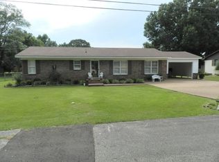 102 Lyndale St, Trenton, TN 38382