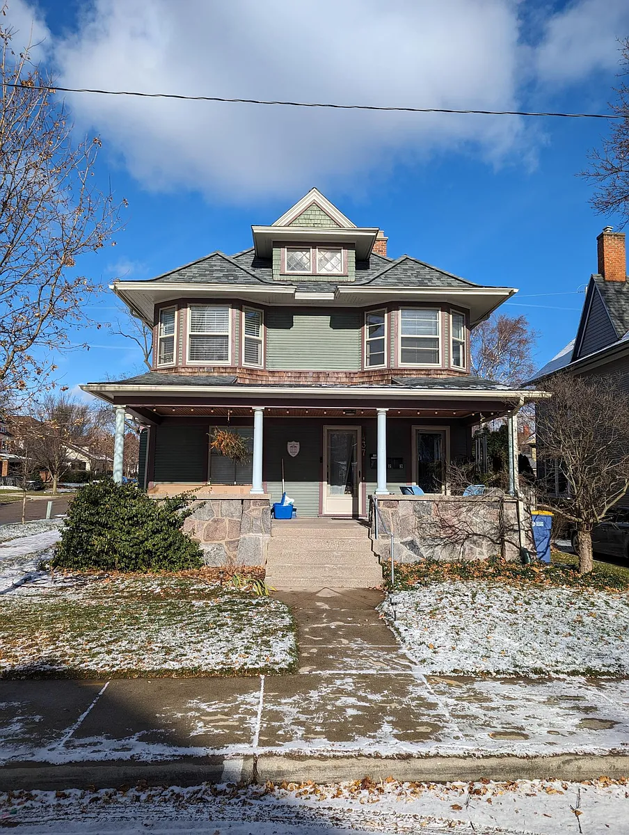 Building Photo - 437 Pleasant St SE #2