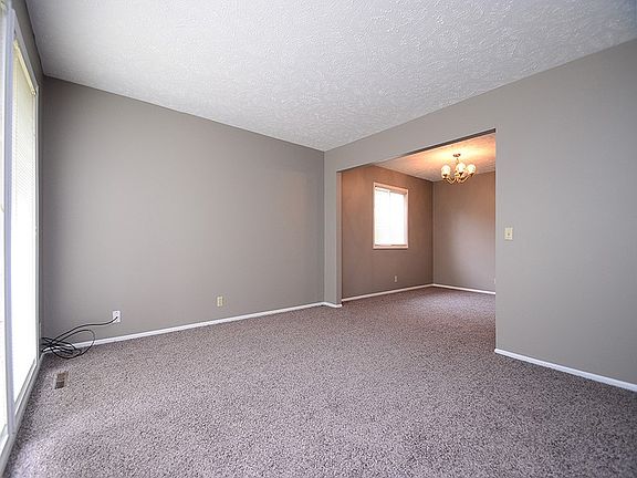3rd image of 2212 Coventry Dr