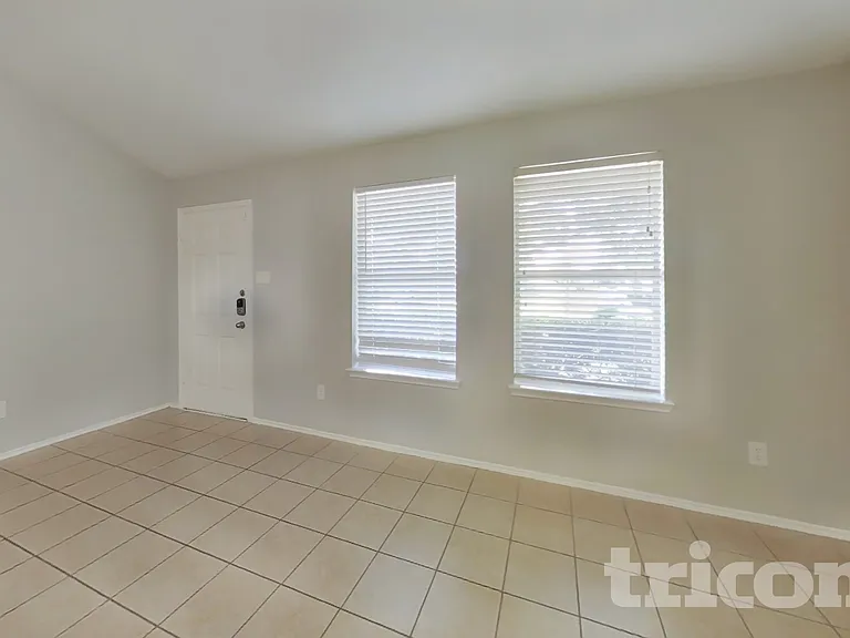 1403 Glens Ferry Ln — Photo 2