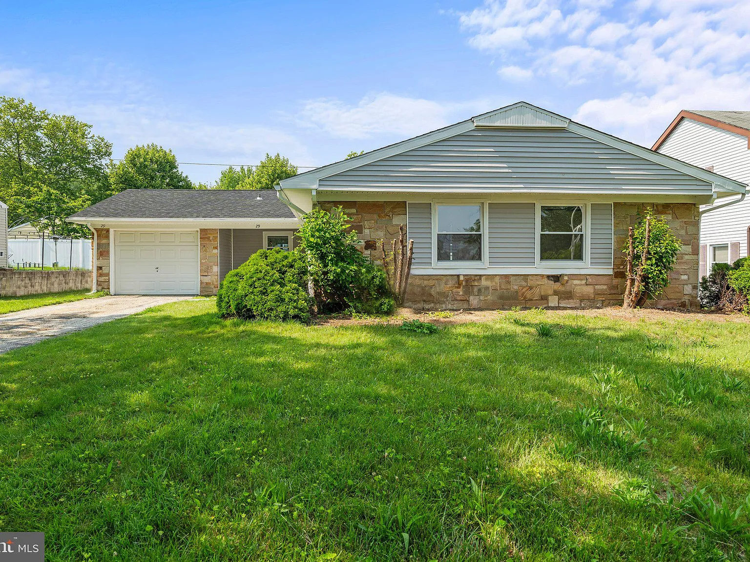 4 bed, 2.0 bath, 1570 sqft, $3,750 — Photo 3