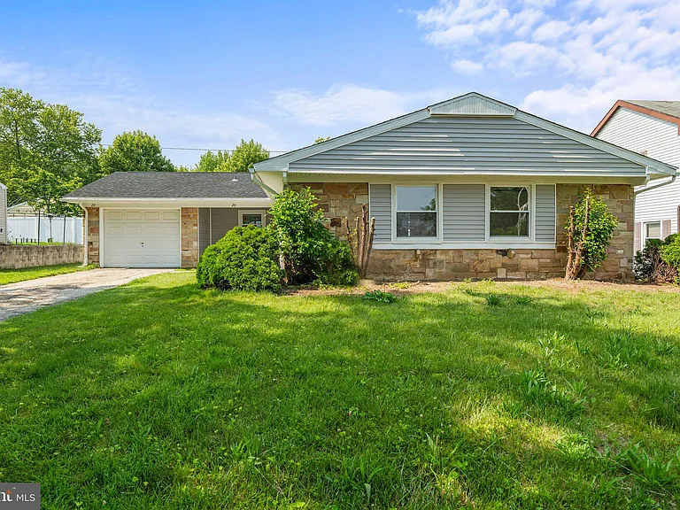 29 Hinsdale Ln — Photo 3