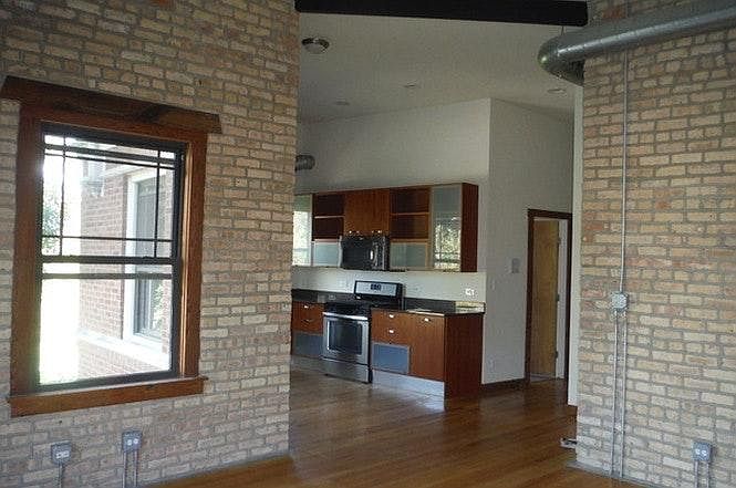 Kitchen/eating area