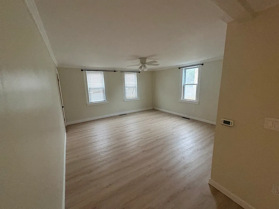 21-21 S Lincoln St