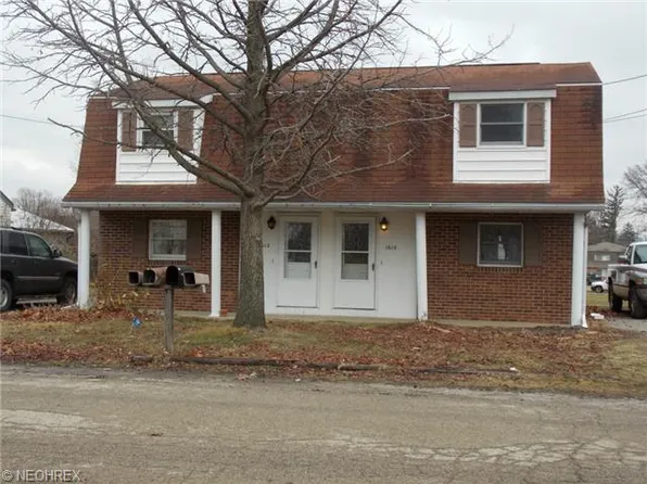 1613 Doaks Ln, Zanesville, OH 43701