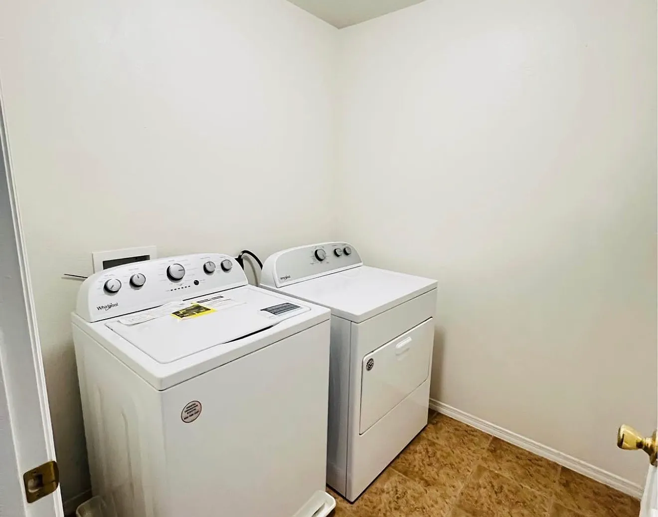 4 bed, 2481 sqft, $2,900 — Photo 2