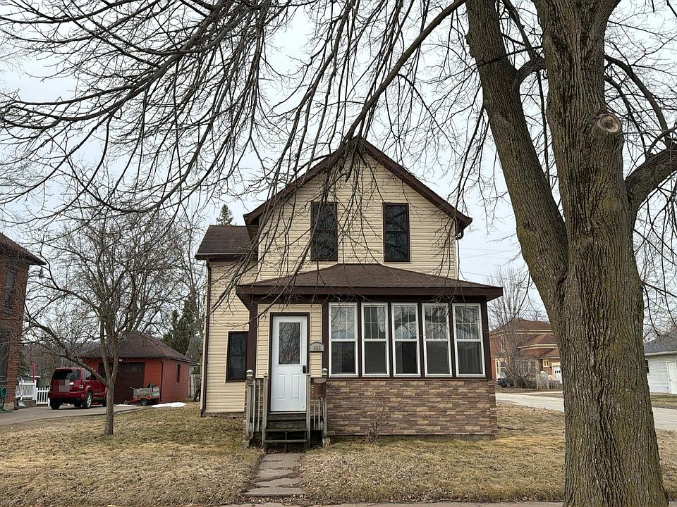1st image of 406 2nd St E