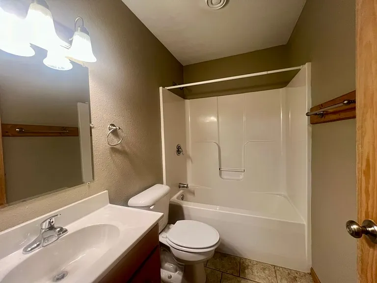 202 James Ave — Photo 11