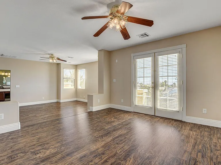 408 Silver Prairie Ct — Photo 40