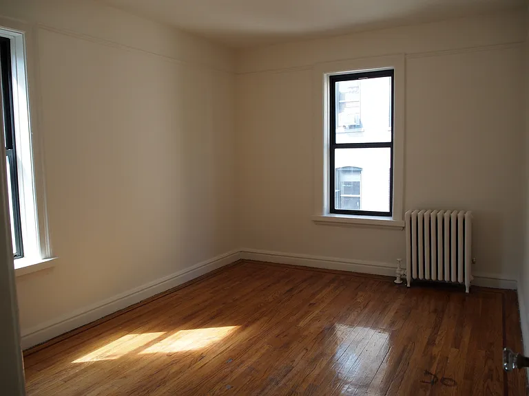 72 Seaman Ave #5E — Photo 3