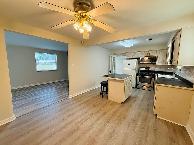 544 Thurston Ave — Photo 7