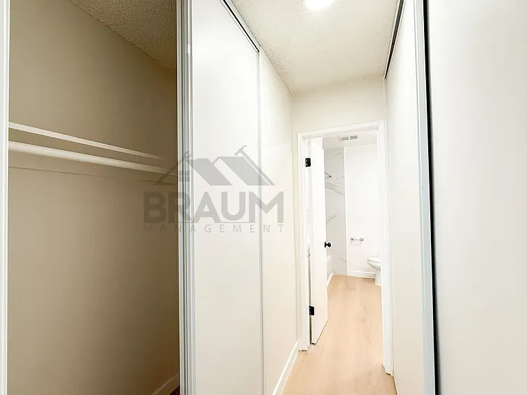6039 Whitsett Ave — Photo 24