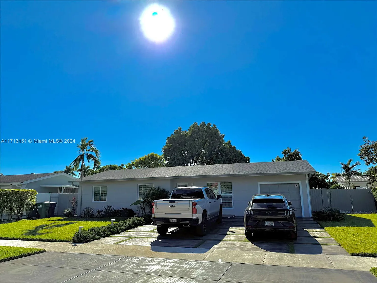 3 bed, 2.0 bath, 1200 sqft, $3,200 — Photo 3