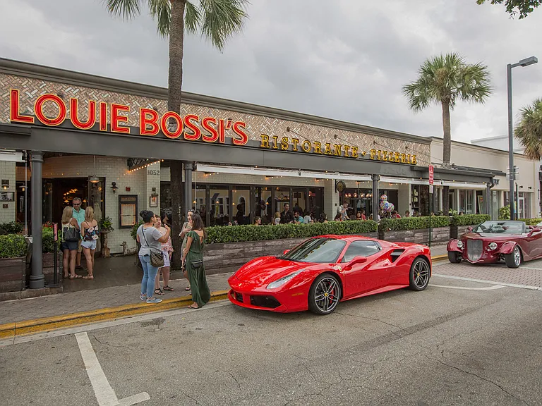 Over 30 al fresco dining options are right outside your door