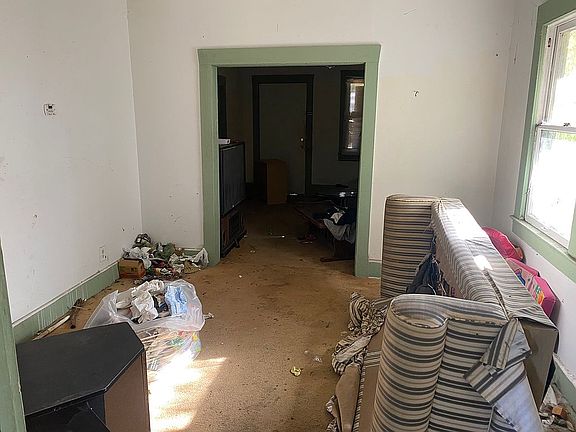 5th image of 2076 Thelma St