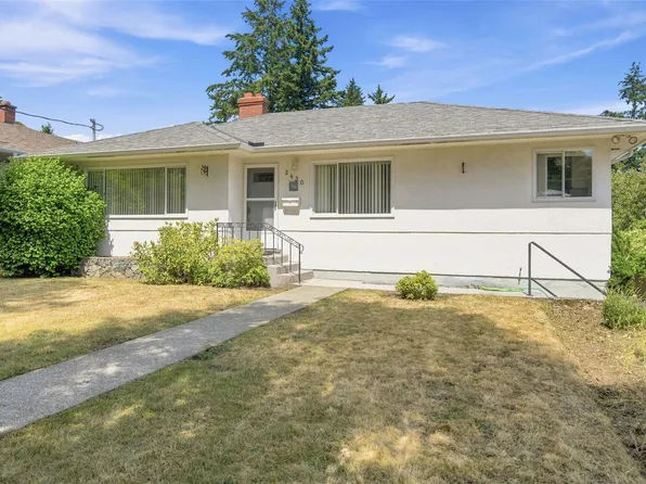 2430 Camelot Rd, Saanich, BC V8N 1J4