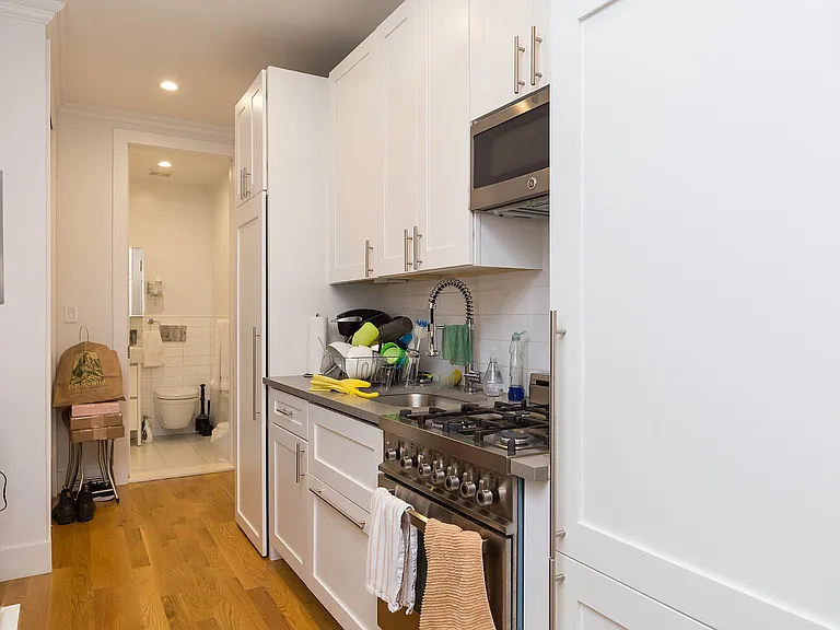 236 E 24th St #5A — Photo 4
