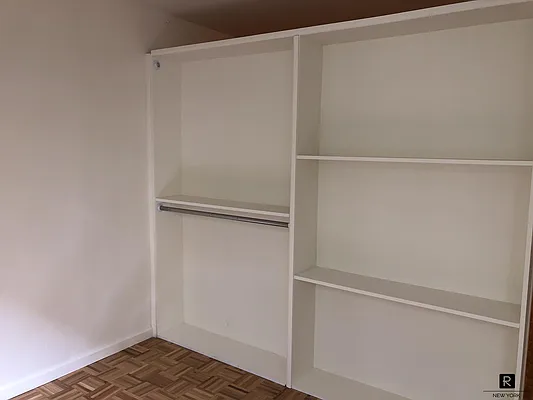 Rented by R New York | media 9