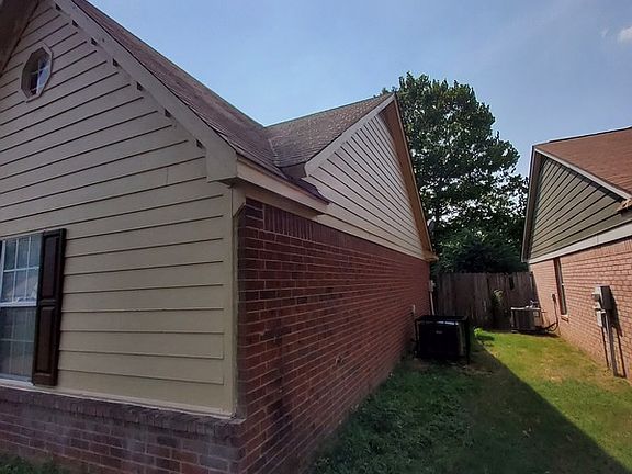 3rd image of 7051 Hampton Dr