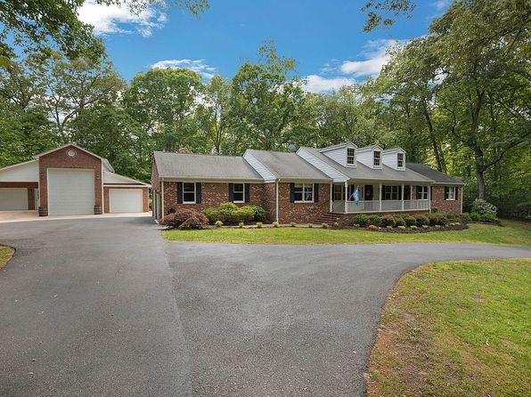 8215 Elizabeth Ln