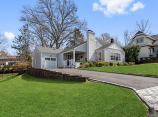 20 Hollywood Pl, Huntington, NY 11743