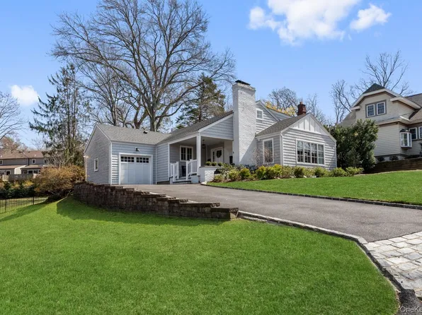 20 Hollywood Pl, Huntington, NY 11743