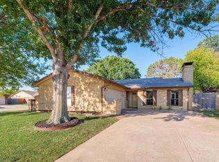 2901 Woodbridge Dr, Bedford, TX 76021