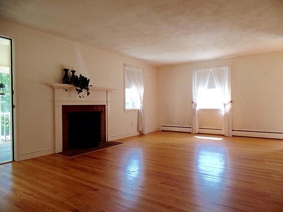 5th image of 78 Castlewood Dr