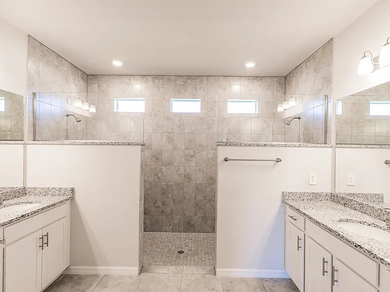 4243 NE 17th Ave — Photo 13