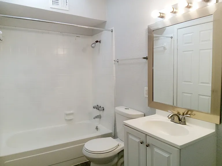 658 Corliss — Photo 21