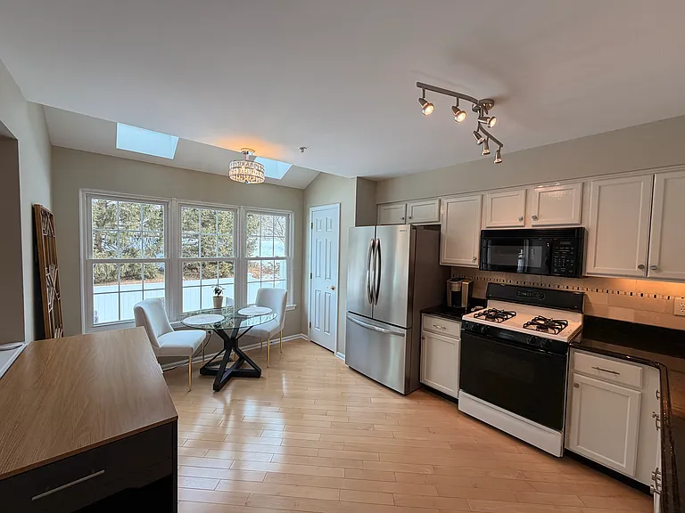 807 Breckinridge Ct — Photo 9