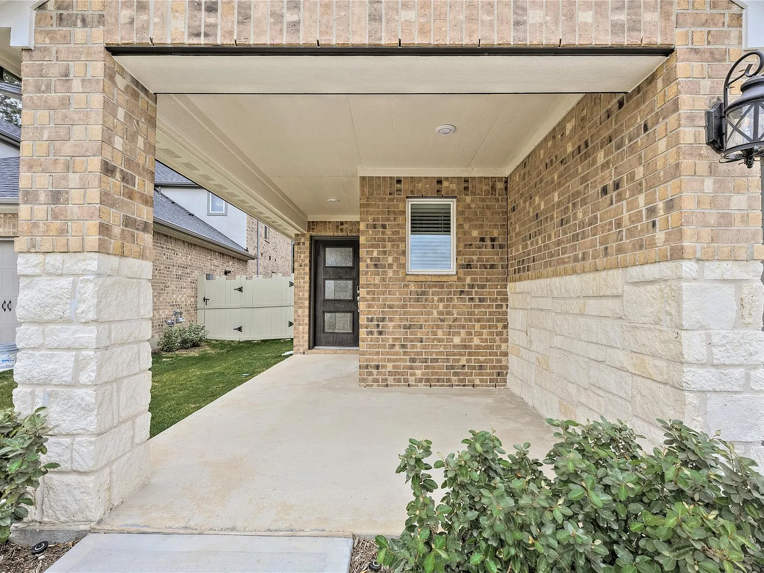 3 bed, 2.0 bath, 1449 sqft, $2,300 — Photo 3