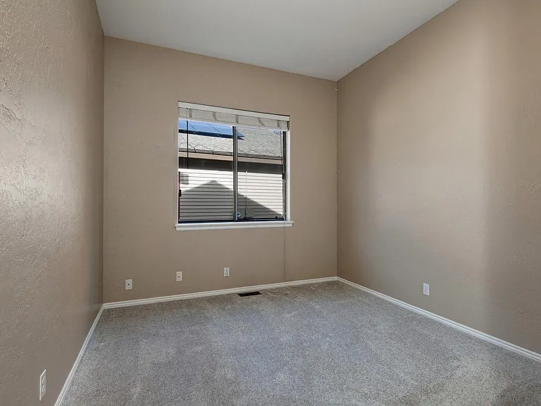 1656 W Silver Springs Rd — Photo 17