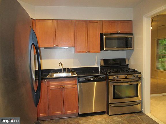 2nd image of 7264 Glen Hollow Ct