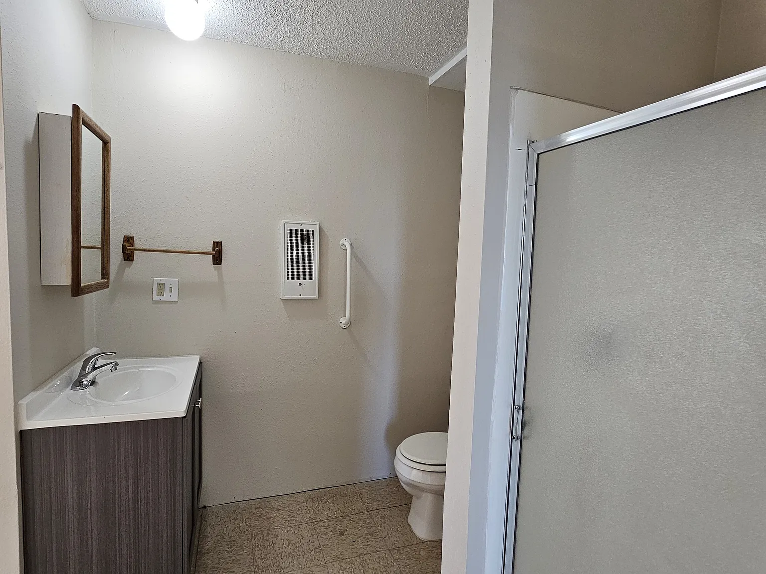 3 bed, 1064 sqft, $1,900 — Photo 2