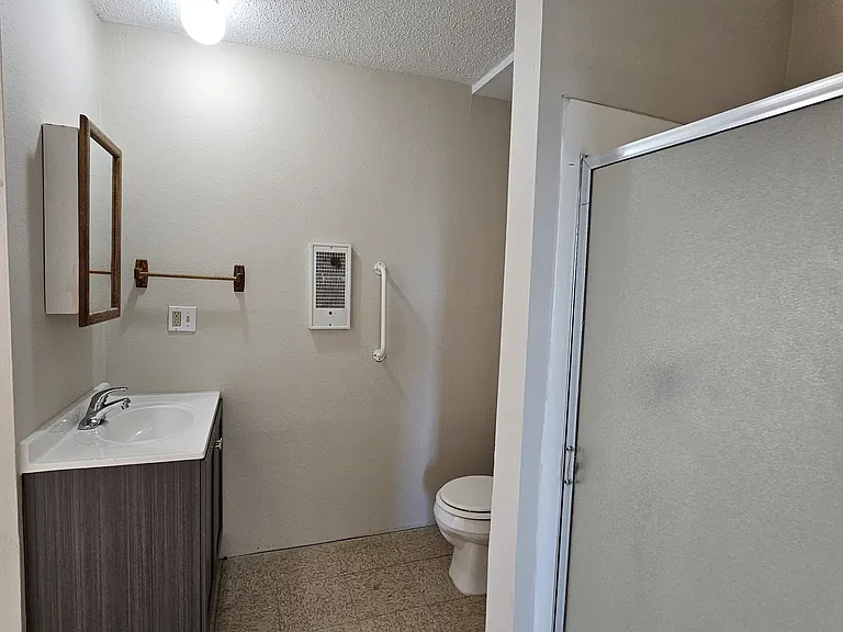 3233 Johnston Ln — Photo 2