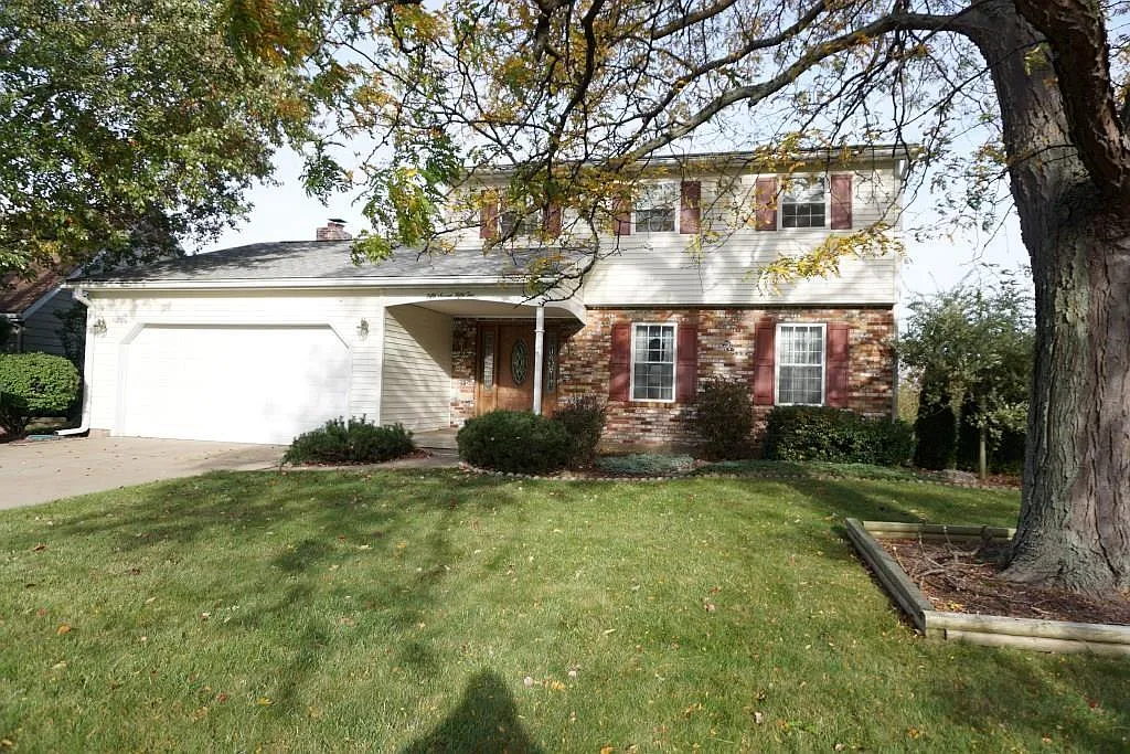 5752 Mill St photo 1
