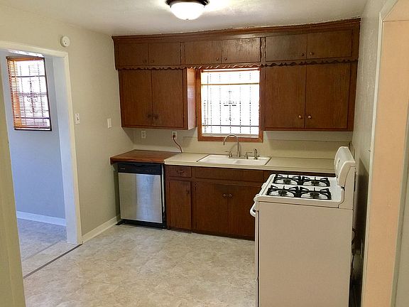 3rd image of 4122 Elmwood St