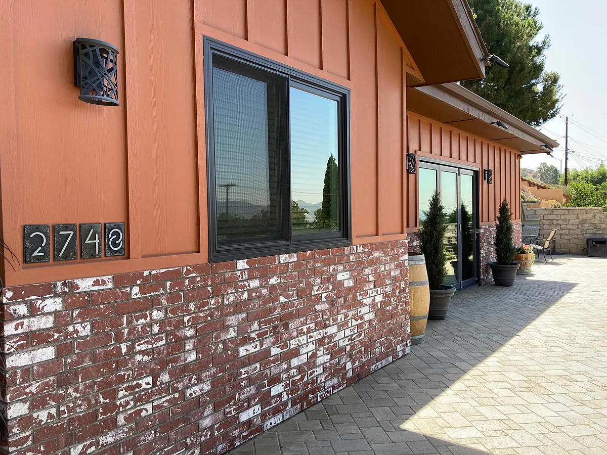 Photo 2 of 14 - 2748 N Kenneth Rd - Burbank, CA Building Photo - 2748 N Kenneth Rd