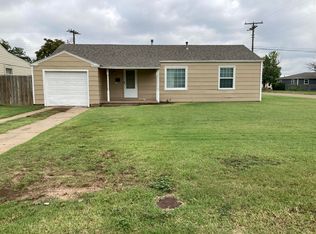 221 SE 10th St, Plainview, TX 79072