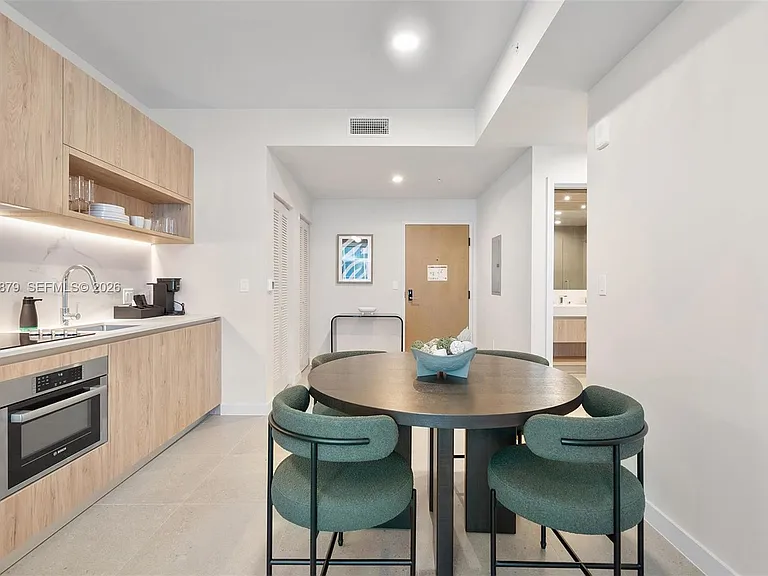 11 NE 6th St #1805 — Photo 5