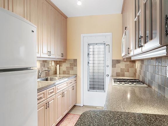 4th image of 13105 Ixora Ct APT 219
