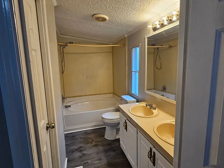 15 Liberty Ln — Photo 6