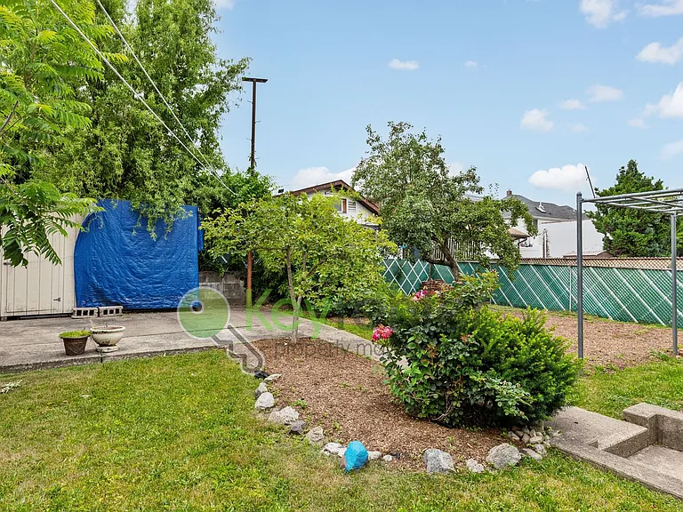 171 Burns Ave — Photo 15