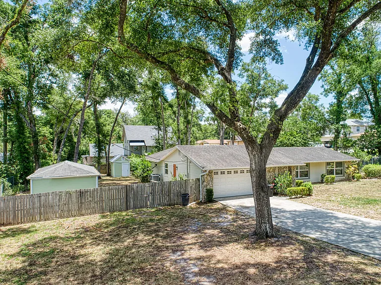 878 Evergreen Ave — Photo 2