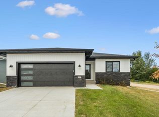 107 Huntington Dr, Iowa City, IA