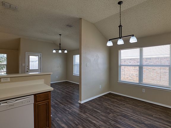 4th image of 612 Pineview Ln